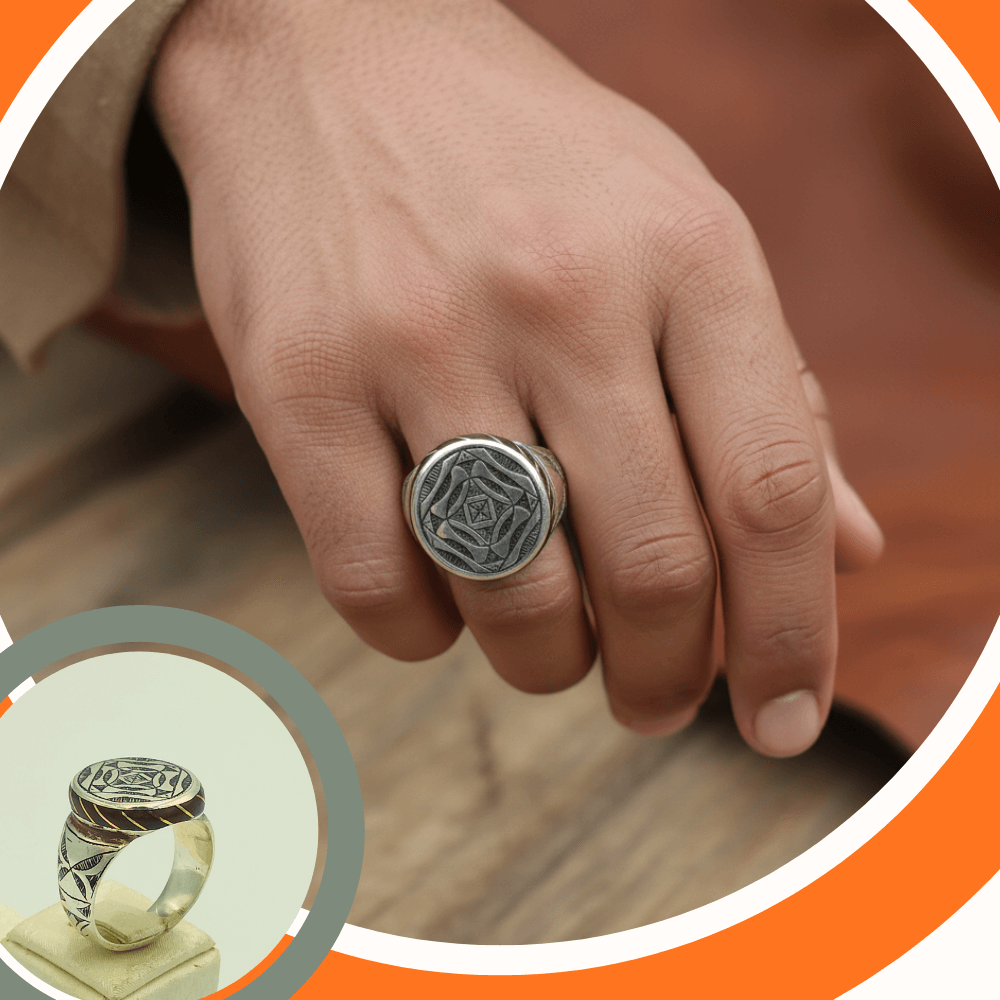 Bague pour homme en argent 925, ornée de bois d’ébène naturel, fabriquée à la main à Tiznit.