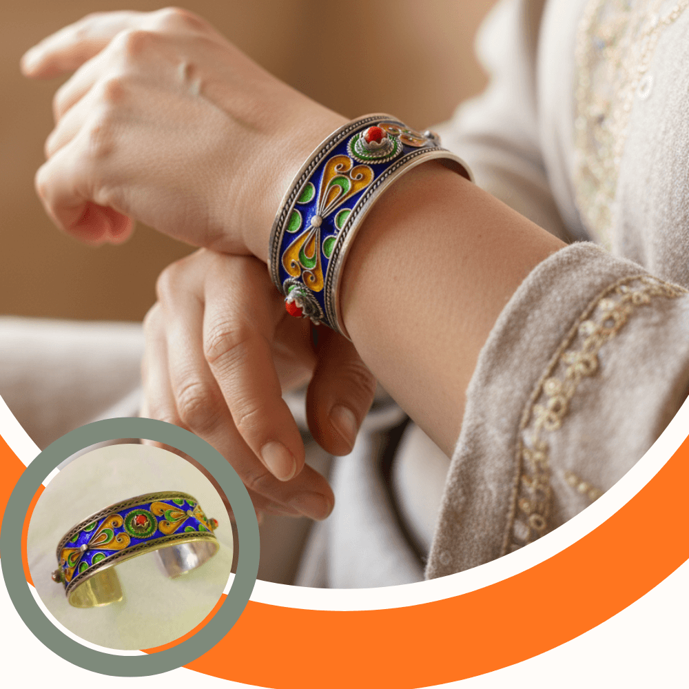 Bracelet artisanal pour femme en argent 925, rehaussé d’émail coloré et de pierres de corail rouge véritable.